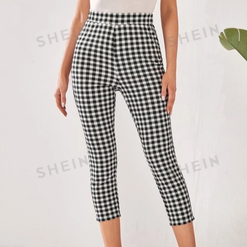 NWOT High-Waisted Black and White Gingham Capris - Picture 3 of 9